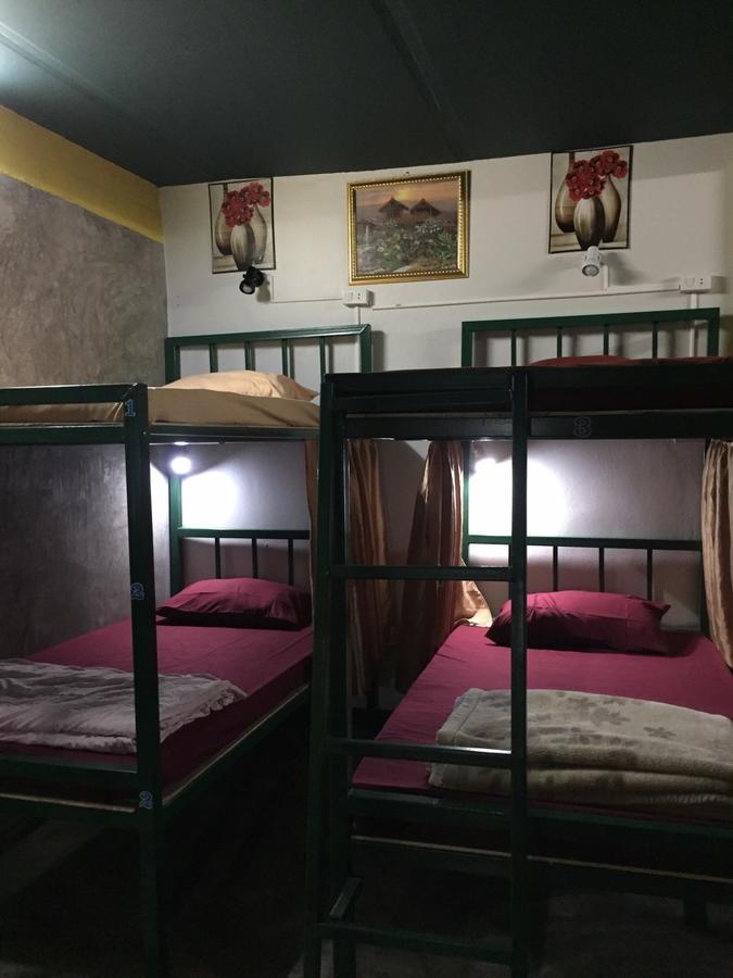 Tiger House Hostel (Adults Only) Чиангмай Екстериор снимка
