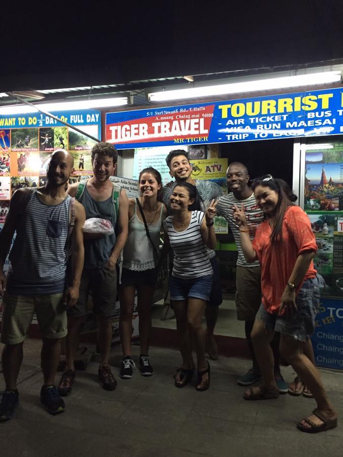 Tiger House Hostel (Adults Only) Чиангмай Екстериор снимка