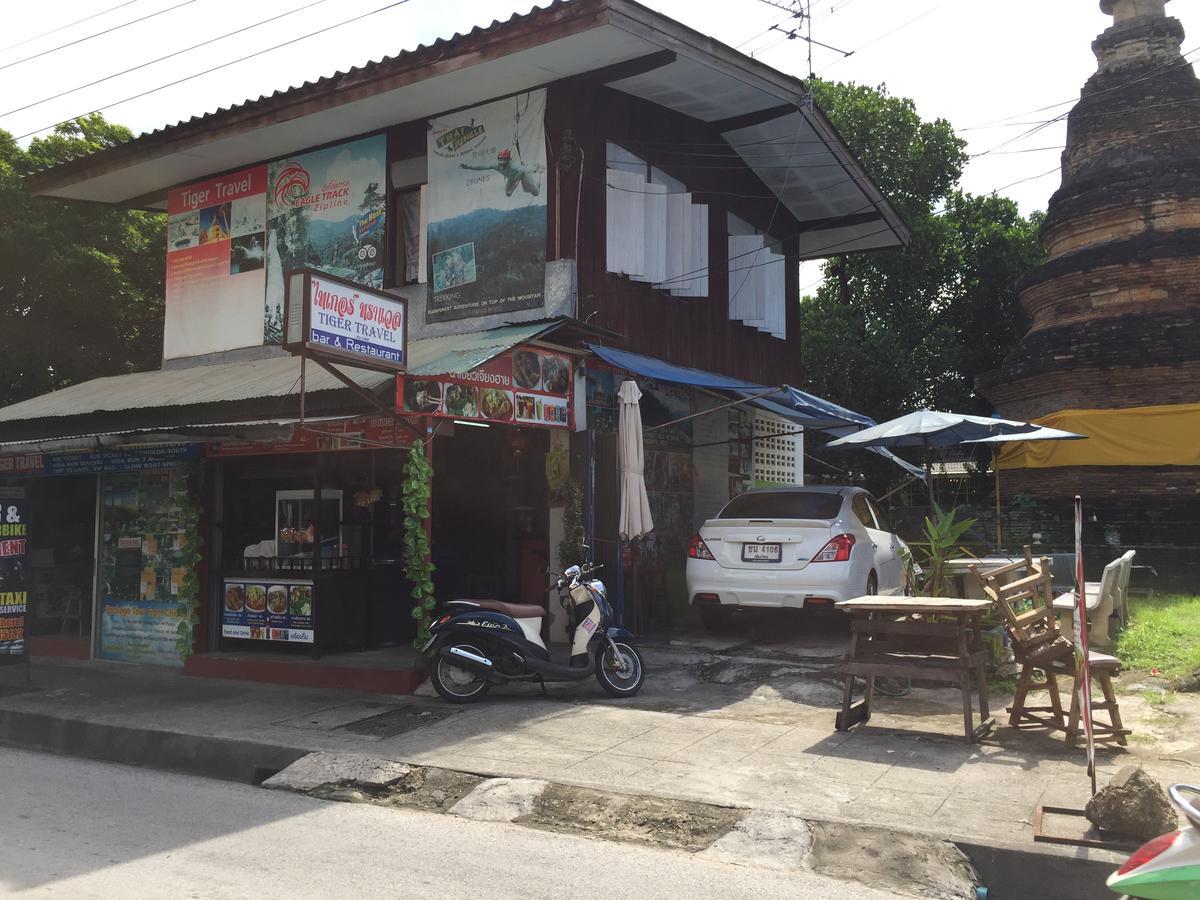 Tiger House Hostel (Adults Only) Чиангмай Екстериор снимка