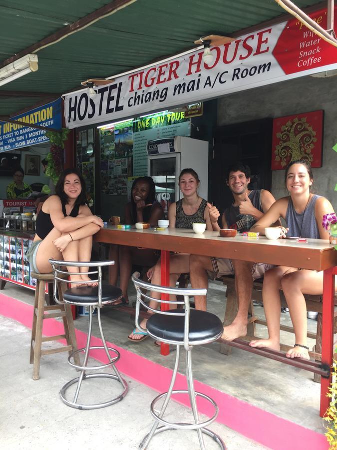 Tiger House Hostel (Adults Only) Чиангмай Екстериор снимка