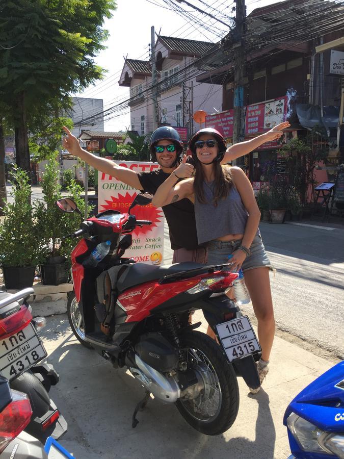 Tiger House Hostel (Adults Only) Чиангмай Екстериор снимка