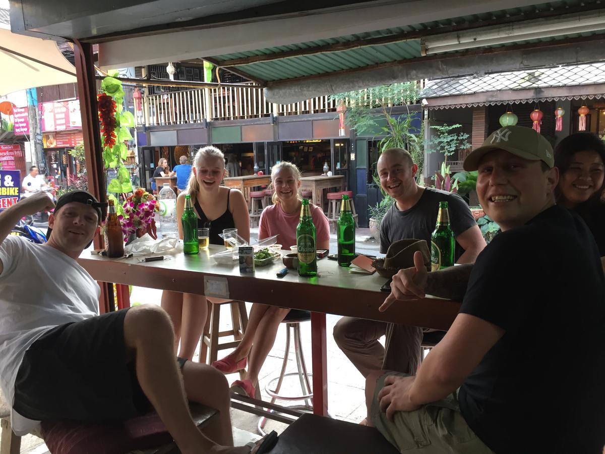 Tiger House Hostel (Adults Only) Чиангмай Екстериор снимка
