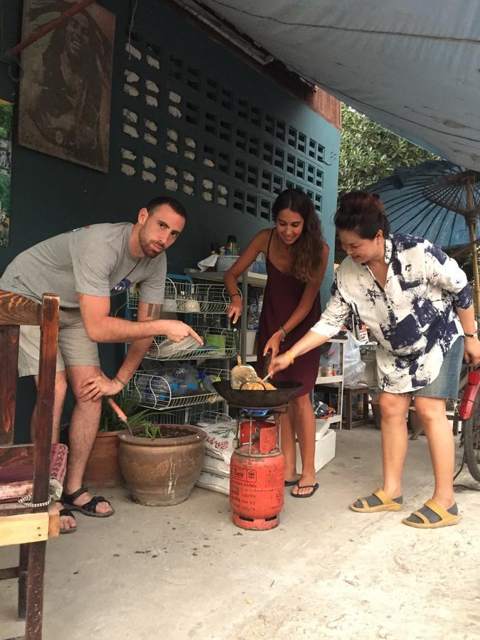 Tiger House Hostel (Adults Only) Чиангмай Екстериор снимка