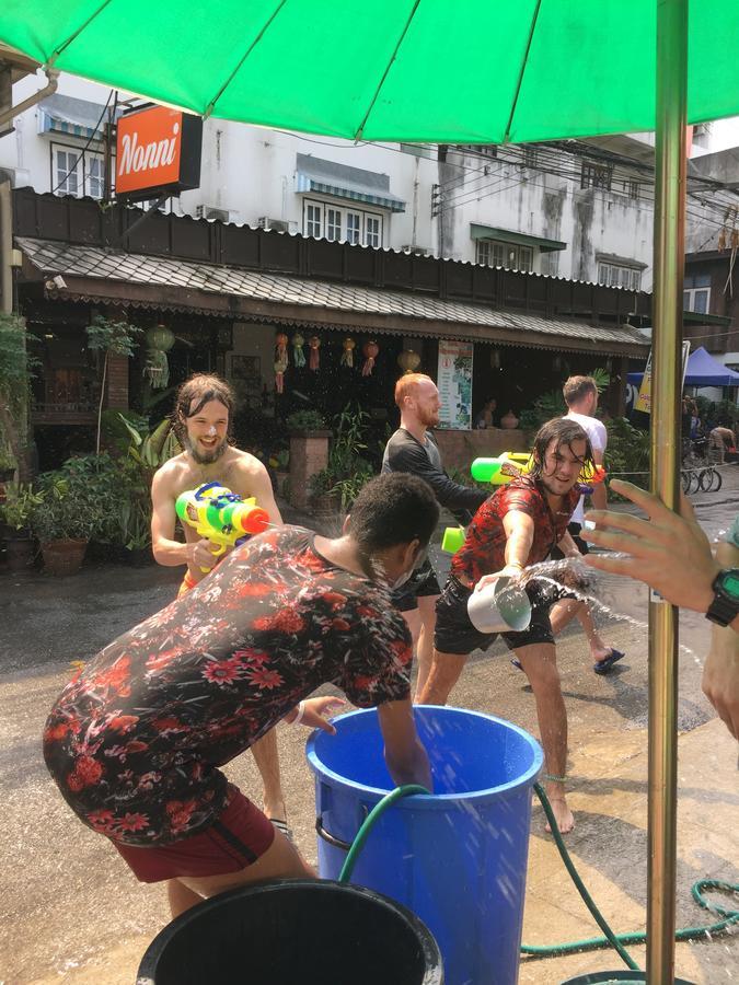 Tiger House Hostel (Adults Only) Чиангмай Екстериор снимка