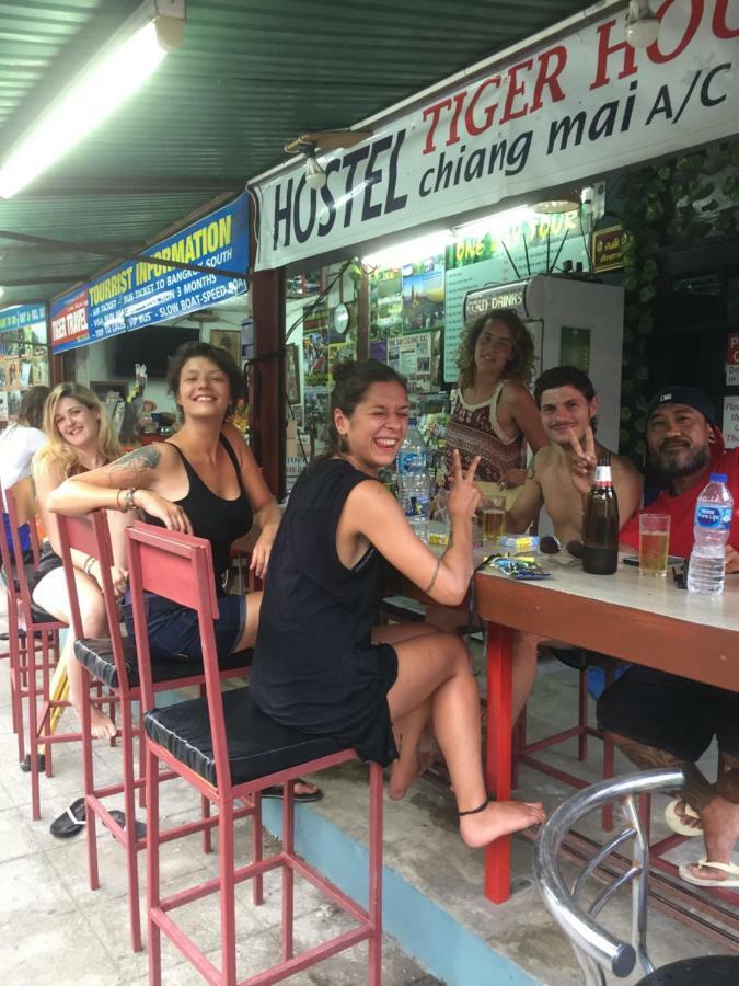 Tiger House Hostel (Adults Only) Чиангмай Екстериор снимка