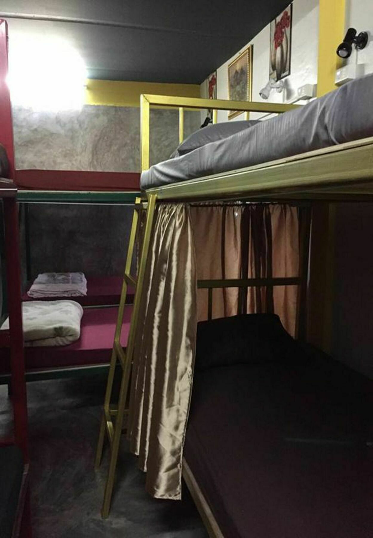 Tiger House Hostel (Adults Only) Чиангмай Екстериор снимка