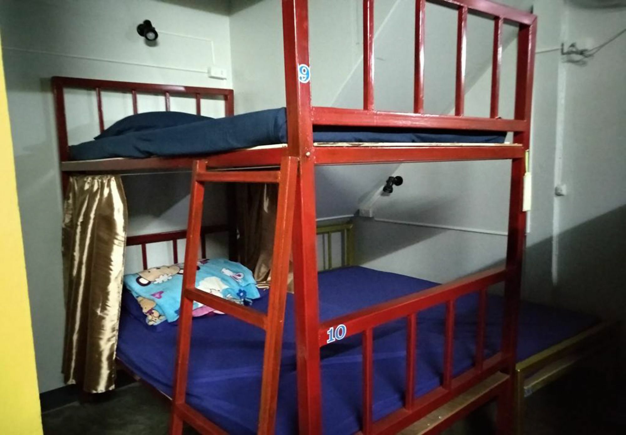 Tiger House Hostel (Adults Only) Чиангмай Екстериор снимка